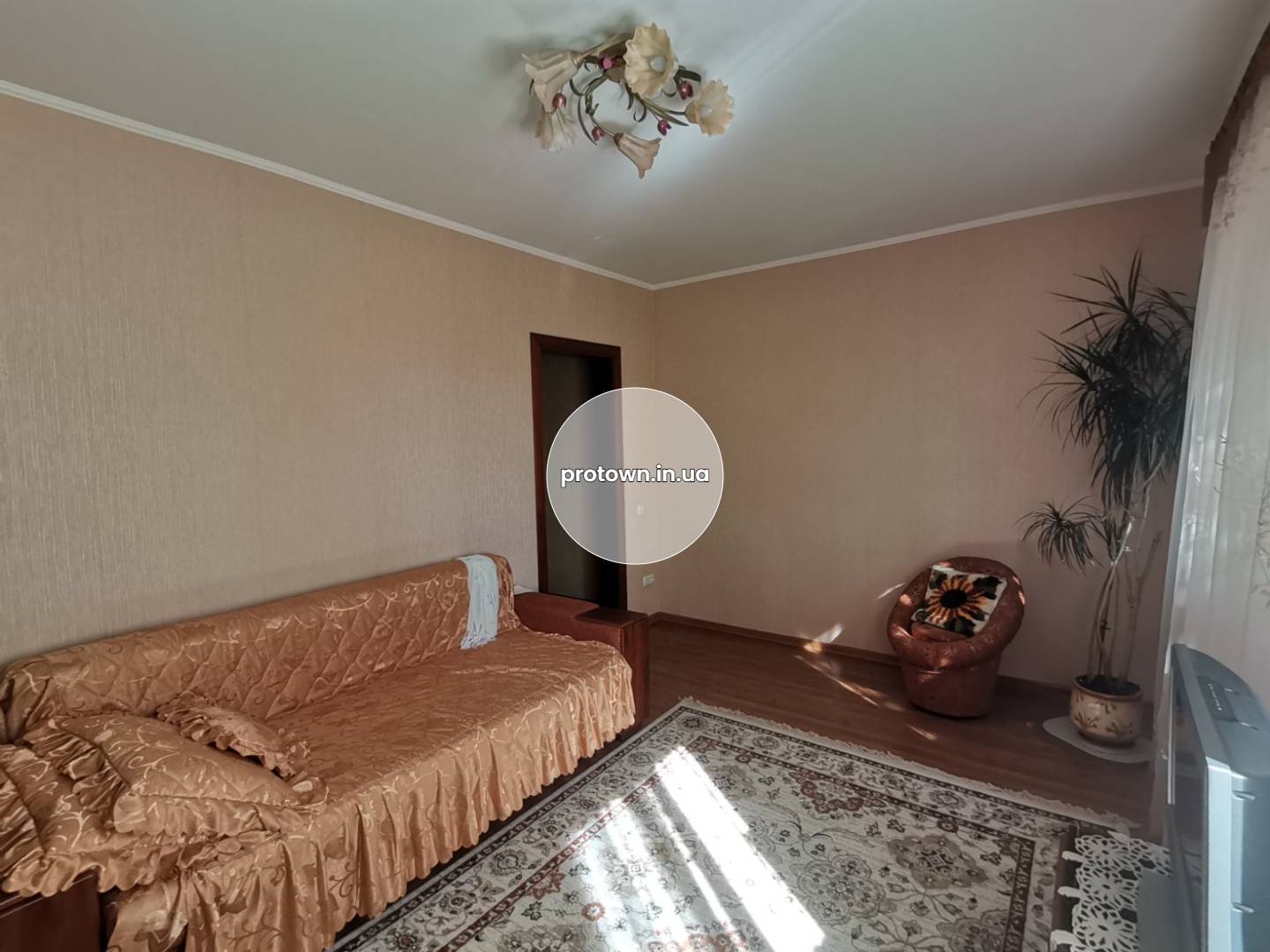 Продажа дома из красного кирпича, 17 соток. От Киева 900м